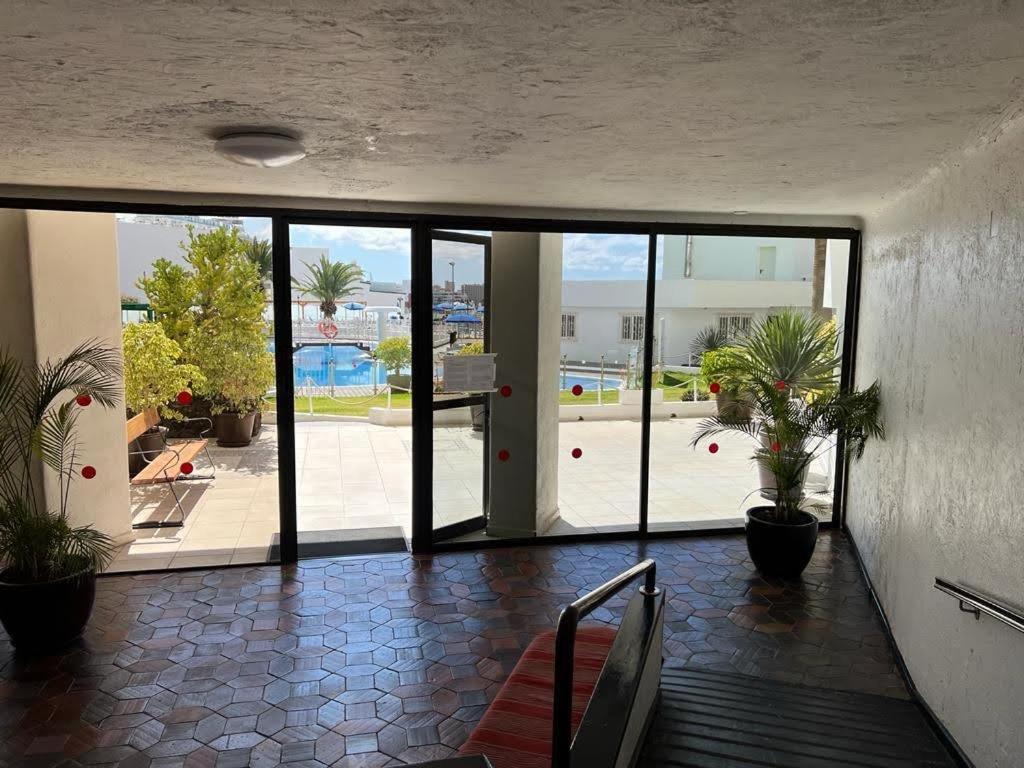 Cozy Apartment In The Center Of Costa Adeje On The 1St Coastline Bagian luar foto