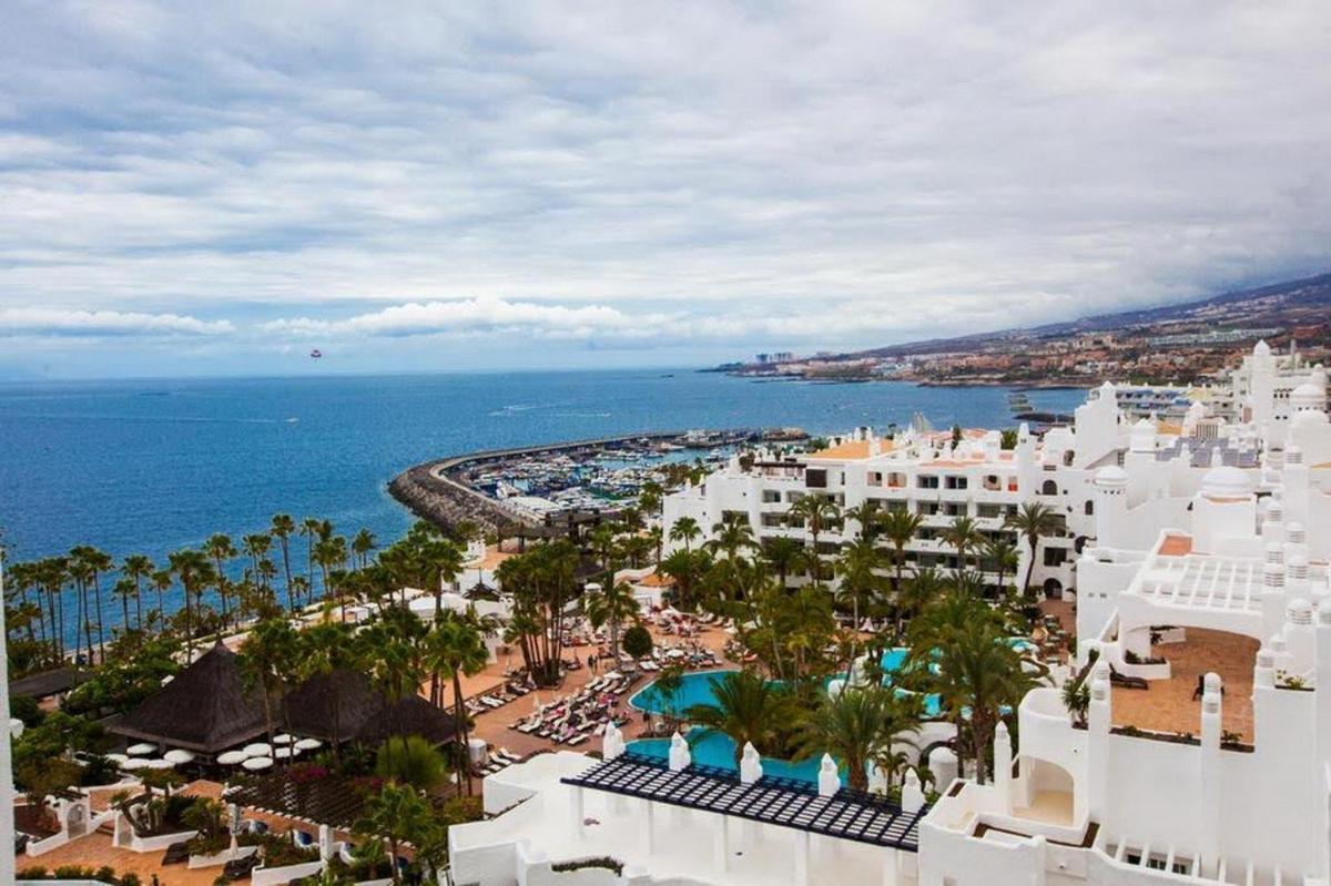 Cozy Apartment In The Center Of Costa Adeje On The 1St Coastline Bagian luar foto